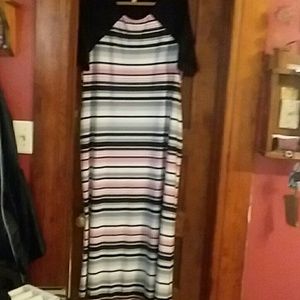 A Trendy Maxi Dress! NWOT!!